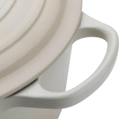 Le Creuset Signature Cast Iron 28cm Round Casserole - Meringue
