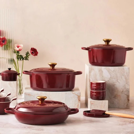 Le Creuset Signature Cast Iron 22cm Round Casserole - Garnet