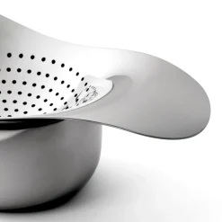 Robert Welch Drift 18 | 10 Mirror Polished Stainless Steel Tea Strainer with Bowl